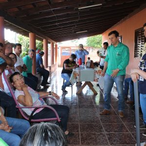 Membros do Colmeia se reúnem com representantes da COPASA na Comunidade Mato Largo (4) Membros do Colmeia se reúnem com representantes da COPASA na Comunidade Mato Largo (4)