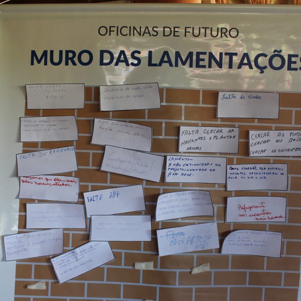 Membros do Colmeia se reúnem com representantes da COPASA na Comunidade Mato Largo (5) Membros do Colmeia se reúnem com representantes da COPASA na Comunidade Mato Largo (5)
