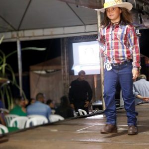 Prefeito e Primeira-Dama prestigiam o tradicional Concurso Garoto e Garota Exposanta 2018 (5) Prefeito e Primeira-Dama prestigiam o tradicional Concurso Garoto e Garota Exposanta 2018 (5)