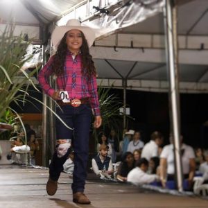 Prefeito e Primeira-Dama prestigiam o tradicional Concurso Garoto e Garota Exposanta 2018 (7) Prefeito e Primeira-Dama prestigiam o tradicional Concurso Garoto e Garota Exposanta 2018 (7)