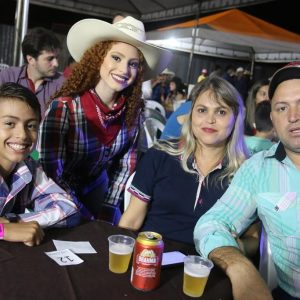 Prefeito e Primeira-Dama prestigiam o tradicional Concurso Garoto e Garota Exposanta 2018 (73) Prefeito e Primeira-Dama prestigiam o tradicional Concurso Garoto e Garota Exposanta 2018 (73)