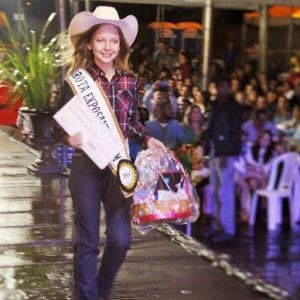 Prefeito e Primeira-Dama prestigiam o tradicional Concurso Garoto e Garota Exposanta 2018 (91) Prefeito e Primeira-Dama prestigiam o tradicional Concurso Garoto e Garota Exposanta 2018 (91)