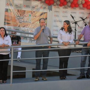 Prefeitura de Santa Vitória realiza Projeto Ação e Cidadania na Praça Marcos Etelvino de Medeiros (76) Prefeitura de Santa Vitória realiza Projeto Ação e Cidadania na Praça Marcos Etelvino de Medeiros (76)