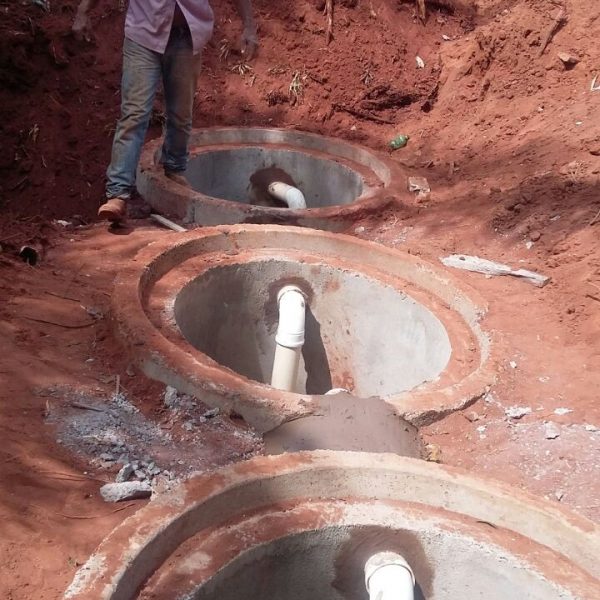 Prefeitura instala fossa séptica na Escola Municipal Rural Nossa Senhora das Graças (5) Prefeitura instala fossa séptica na Escola Municipal Rural Nossa Senhora das Graças (5)