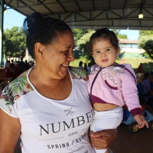 CRAS João Pinheiro da Silva comemora o Dia das Mães com famílias beneficiadas no bairro Vila Rica e em Chaveslândia (10) CRAS João Pinheiro da Silva comemora o Dia das Mães com famílias beneficiadas no bairro Vila Rica e em Chaveslândia (10)