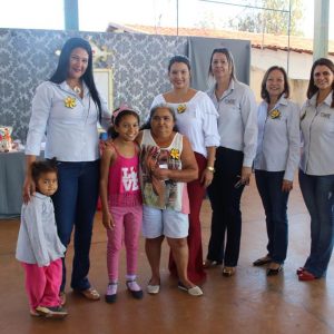 CRAS João Pinheiro da Silva comemora o Dia das Mães com famílias beneficiadas no bairro Vila Rica e em Chaveslândia (12) CRAS João Pinheiro da Silva comemora o Dia das Mães com famílias beneficiadas no bairro Vila Rica e em Chaveslândia (12)