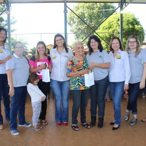 CRAS João Pinheiro da Silva comemora o Dia das Mães com famílias beneficiadas no bairro Vila Rica e em Chaveslândia (14) CRAS João Pinheiro da Silva comemora o Dia das Mães com famílias beneficiadas no bairro Vila Rica e em Chaveslândia (14)