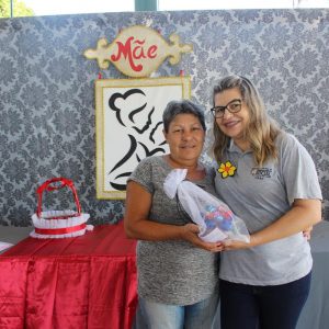 CRAS João Pinheiro da Silva comemora o Dia das Mães com famílias beneficiadas no bairro Vila Rica e em Chaveslândia (15) CRAS João Pinheiro da Silva comemora o Dia das Mães com famílias beneficiadas no bairro Vila Rica e em Chaveslândia (15)