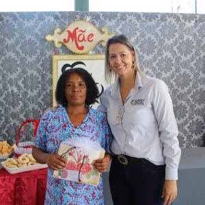 CRAS João Pinheiro da Silva comemora o Dia das Mães com famílias beneficiadas no bairro Vila Rica e em Chaveslândia (17) CRAS João Pinheiro da Silva comemora o Dia das Mães com famílias beneficiadas no bairro Vila Rica e em Chaveslândia (17)