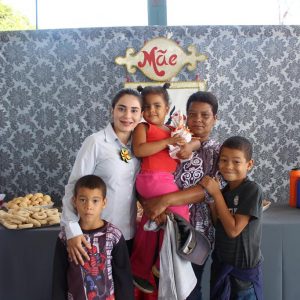 CRAS João Pinheiro da Silva comemora o Dia das Mães com famílias beneficiadas no bairro Vila Rica e em Chaveslândia (18) CRAS João Pinheiro da Silva comemora o Dia das Mães com famílias beneficiadas no bairro Vila Rica e em Chaveslândia (18)