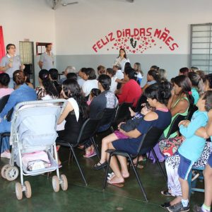 CRAS João Pinheiro da Silva comemora o Dia das Mães com famílias beneficiadas no bairro Vila Rica e em Chaveslândia (32) CRAS João Pinheiro da Silva comemora o Dia das Mães com famílias beneficiadas no bairro Vila Rica e em Chaveslândia (32)