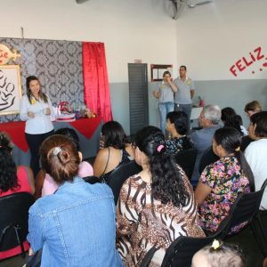 CRAS João Pinheiro da Silva comemora o Dia das Mães com famílias beneficiadas no bairro Vila Rica e em Chaveslândia (33) CRAS João Pinheiro da Silva comemora o Dia das Mães com famílias beneficiadas no bairro Vila Rica e em Chaveslândia (33)