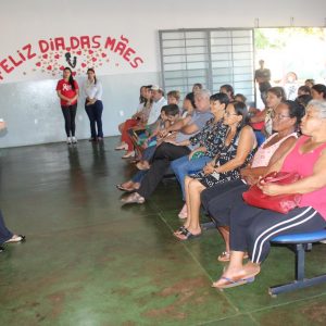 CRAS João Pinheiro da Silva comemora o Dia das Mães com famílias beneficiadas no bairro Vila Rica e em Chaveslândia (34) CRAS João Pinheiro da Silva comemora o Dia das Mães com famílias beneficiadas no bairro Vila Rica e em Chaveslândia (34)