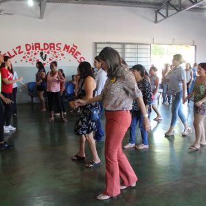CRAS João Pinheiro da Silva comemora o Dia das Mães com famílias beneficiadas no bairro Vila Rica e em Chaveslândia (50) CRAS João Pinheiro da Silva comemora o Dia das Mães com famílias beneficiadas no bairro Vila Rica e em Chaveslândia (50)