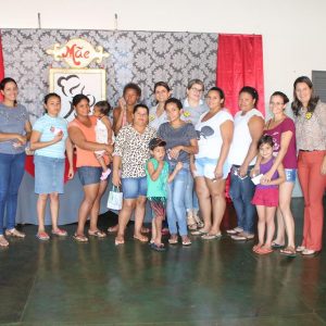 CRAS João Pinheiro da Silva comemora o Dia das Mães com famílias beneficiadas no bairro Vila Rica e em Chaveslândia (58) CRAS João Pinheiro da Silva comemora o Dia das Mães com famílias beneficiadas no bairro Vila Rica e em Chaveslândia (58)
