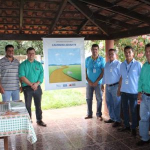 Membros do Colmeia apresentam programa Pró-Mananciais na Comunidade do Mato Largo Membros do Colmeia apresentam programa Pró-Mananciais na Comunidade do Mato Largo