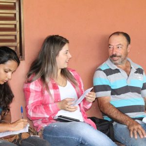 Membros do Colmeia apresentam programa Pró-Mananciais na Comunidade do Mato Largo Membros do Colmeia apresentam programa Pró-Mananciais na Comunidade do Mato Largo