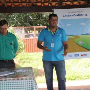 Membros do Colmeia apresentam programa Pró-Mananciais na Comunidade do Mato Largo Membros do Colmeia apresentam programa Pró-Mananciais na Comunidade do Mato Largo