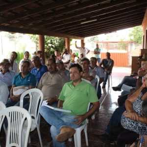 Membros do Colmeia apresentam programa Pró-Mananciais na Comunidade do Mato Largo Membros do Colmeia apresentam programa Pró-Mananciais na Comunidade do Mato Largo
