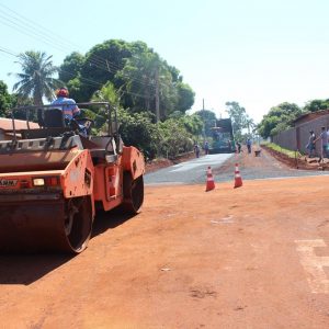 Prefeitura de Santa Vitória inicia obras de pavimentação asfáltica em Chaveslândia (6) Prefeitura de Santa Vitória inicia obras de pavimentação asfáltica em Chaveslândia (6)
