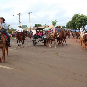 Prefeitura inicia comemorações pelo aniversário de Santa Vitória no distrito de Perdilândia (172) Prefeitura inicia comemorações pelo aniversário de Santa Vitória no distrito de Perdilândia (172)