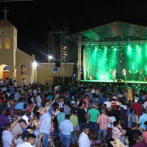 Prefeitura inicia comemorações pelo aniversário de Santa Vitória no distrito de Perdilândia (294) Prefeitura inicia comemorações pelo aniversário de Santa Vitória no distrito de Perdilândia (294)