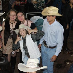 Prefeitura inicia comemorações pelo aniversário de Santa Vitória no distrito de Perdilândia (85) Prefeitura inicia comemorações pelo aniversário de Santa Vitória no distrito de Perdilândia (85)