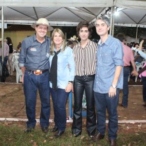 Prefeitura inicia comemorações pelo aniversário de Santa Vitória no distrito de Perdilândia (98) Prefeitura inicia comemorações pelo aniversário de Santa Vitória no distrito de Perdilândia (98)