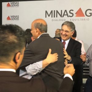 Em Patos de Minas, Salim Curi recebe novo ônibus escolar de emenda do deputado estadual Leonído Bouças