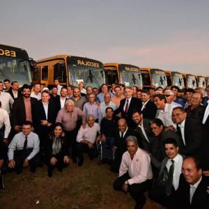 Em Patos de Minas, Salim Curi recebe novo ônibus escolar de emenda do deputado estadual Leonído Bouças