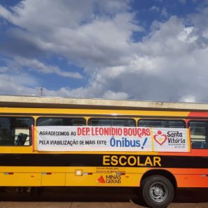 Em Patos de Minas, Salim Curi recebe novo ônibus escolar de emenda do deputado estadual Leonído Bouças