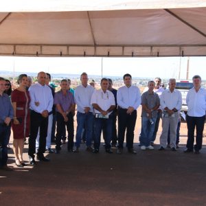 Prefeito Salim Curi e vice Renato entregam realizações no aniversário de Santa Vitória (11)