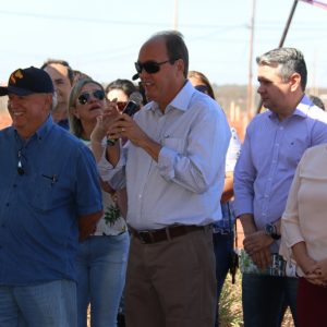 Prefeito Salim Curi e vice Renato entregam realizações no aniversário de Santa Vitória (12)