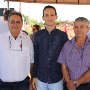 Prefeito Salim Curi e vice Renato entregam realizações no aniversário de Santa Vitória (5)
