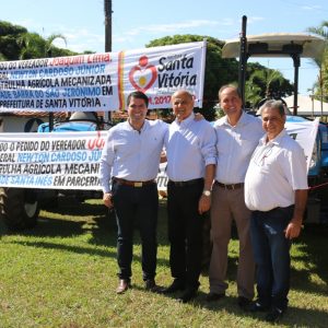 Prefeito Salim Curi e vice Renato entregam realizações no aniversário de Santa Vitória (50)