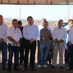 Prefeito Salim Curi e vice Renato entregam realizações no aniversário de Santa Vitória (9)