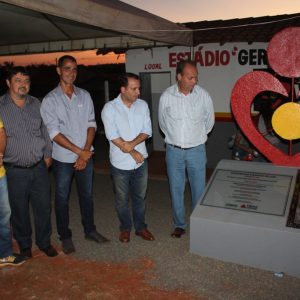Prefeito Salim Curi inaugura obras importantes no Distrito de Chaveslândia na Solenidade dos 70 anos de Santa Vitória (38) Prefeito Salim Curi inaugura obras importantes no Distrito de Chaveslândia na Solenidade dos 70 anos de Santa Vitória (38)