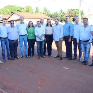 Prefeito Salim Curi inaugura obras importantes no Distrito de Chaveslândia na Solenidade dos 70 anos de Santa Vitória (9) Prefeito Salim Curi inaugura obras importantes no Distrito de Chaveslândia na Solenidade dos 70 anos de Santa Vitória (9)
