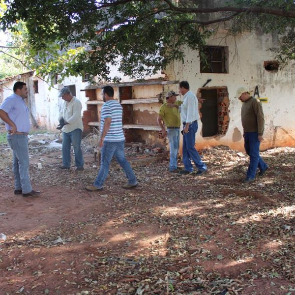 Prefeitura inicia Mutirão de Limpeza nas dependências do Santa Vitória Clube (2) Prefeitura inicia Mutirão de Limpeza nas dependências do Santa Vitória Clube (2)