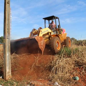 Prefeitura inicia Mutirão de Limpeza nas dependências do Santa Vitória Clube (28) Prefeitura inicia Mutirão de Limpeza nas dependências do Santa Vitória Clube (28)