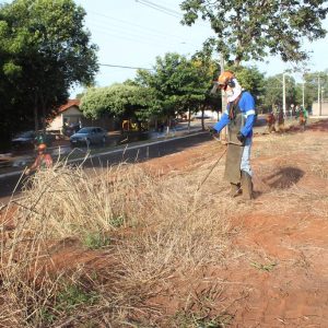 Prefeitura inicia Mutirão de Limpeza nas dependências do Santa Vitória Clube (31) Prefeitura inicia Mutirão de Limpeza nas dependências do Santa Vitória Clube (31)