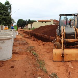 Prefeitura inicia obras de drenagem pluvial e pavimentação asfáltica no Bairro Brasil (14)