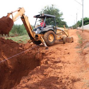 Prefeitura inicia obras de drenagem pluvial e pavimentação asfáltica no Bairro Brasil (15)