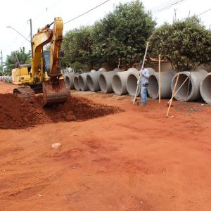 Prefeitura inicia obras de drenagem pluvial e pavimentação asfáltica no Bairro Brasil (16)