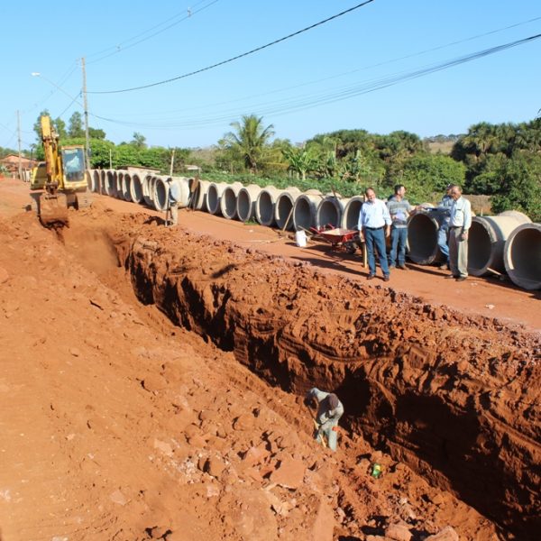 Prefeitura inicia obras de drenagem pluvial e pavimentação asfáltica no Bairro Brasil (2)