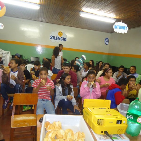 Projeto “Educação Ambiental” na Escola Municipal Tancredo Neves (2) Projeto “Educação Ambiental” na Escola Municipal Tancredo Neves (2)