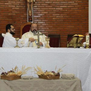 Santa Missa em Ação de Graças celebra os 70 anos de Santa Vitória (31)