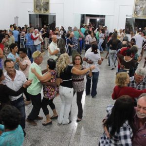 Terceira Idade de Santa Vitória inicia os bailes semanais em grande estilo no prédio reformado pela Administração Municipal (27) Terceira Idade de Santa Vitória inicia os bailes semanais em grande estilo no prédio reformado pela Administração Municipal (27)