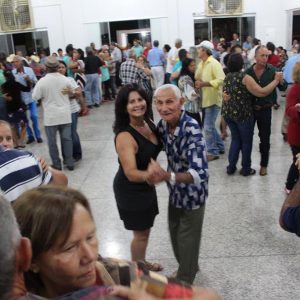 Terceira Idade de Santa Vitória inicia os bailes semanais em grande estilo no prédio reformado pela Administração Municipal (32) Terceira Idade de Santa Vitória inicia os bailes semanais em grande estilo no prédio reformado pela Administração Municipal (32)