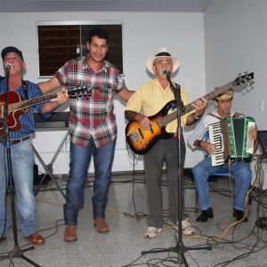 Terceira Idade de Santa Vitória inicia os bailes semanais em grande estilo no prédio reformado pela Administração Municipal (38) Terceira Idade de Santa Vitória inicia os bailes semanais em grande estilo no prédio reformado pela Administração Municipal (38)